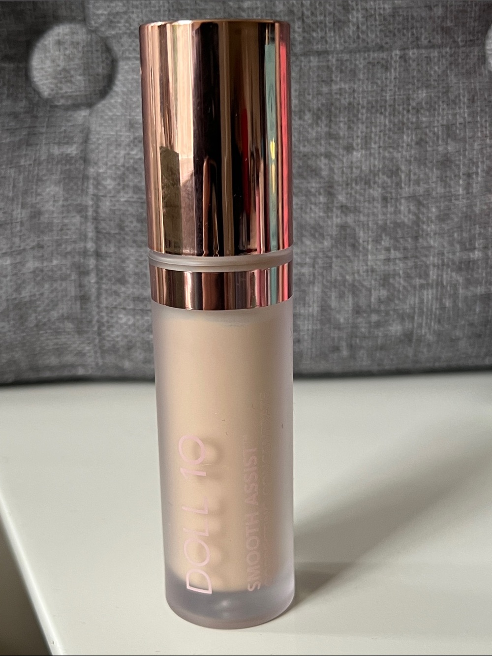 dollface smooth assist correcting concealer, color – light